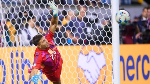 Pinilla y la receta para no fallar contra Dibu Martínez.