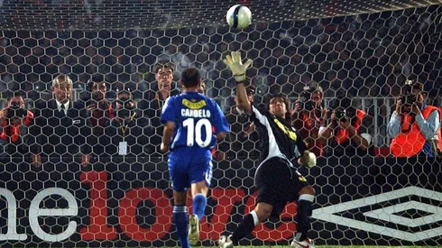 Bravo y su atajada a Candelo el 2006