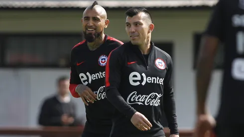 Vidal y Medel siguen haciendo noticia en la Roja.