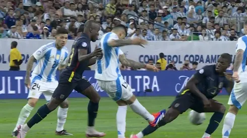 La patada de Cuti Romero.