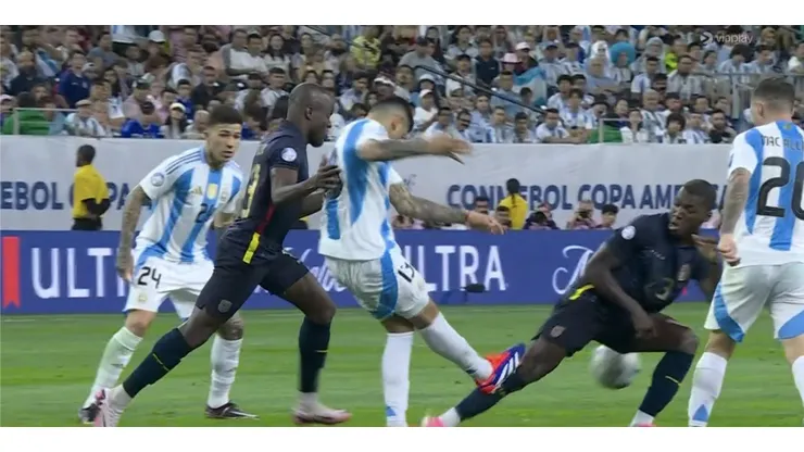 La patada de Cuti Romero.