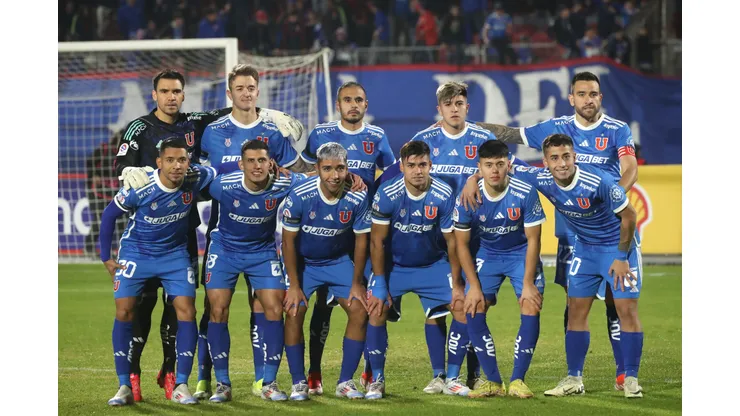 La U ya prepara formación contra Everton.