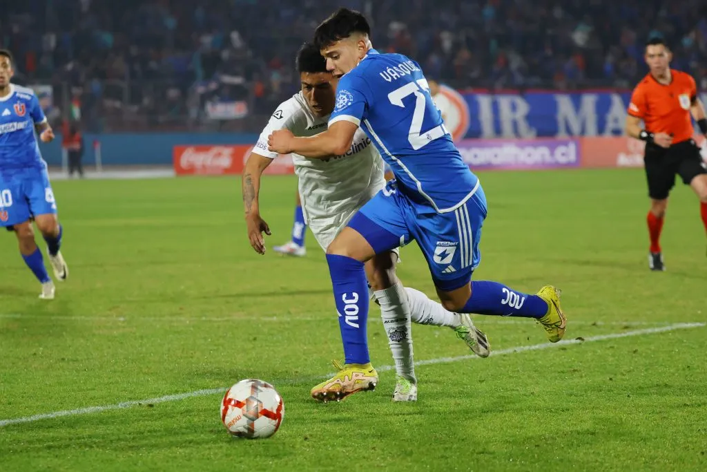 Vásquez en acción frente a San Antonio Unido. (Marcelo Hernandez/Photosport).