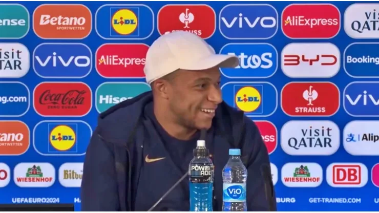 Kylian Mbappé protagonizó un curioso momento en conferencia de prensa.