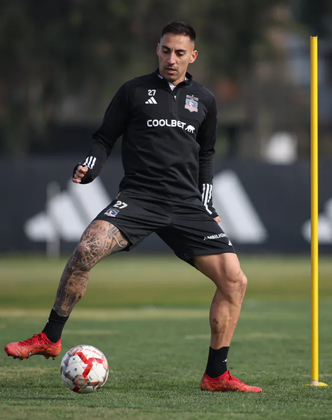 Javier Correa en acción con la pelota. (Foto: Colo Colo).