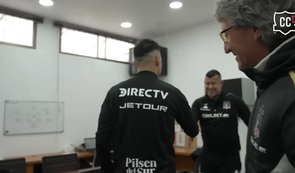 Javier Correa y su primer encuentro con Jorge Almirón. (Captura Colo Colo TV).
