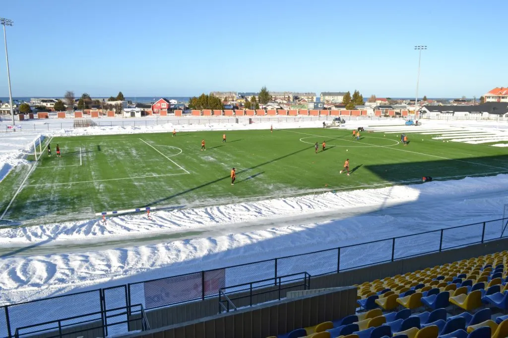 El Estadio Fiscal de Punta Arenas, el escenario donde Presidente Ibáñez iba a recibir a Huachipato por Copa Chile (Soberanía Radio)