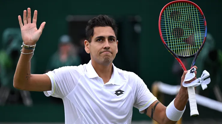 Alejandro Tabilo luego de la victoria contra Daniel Evans, por la primera ronda de Wimbledon 2024.