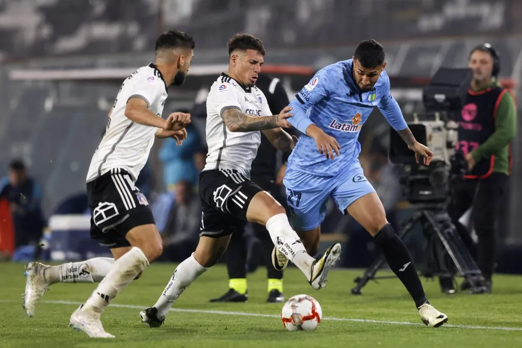 Al igual que Carlos Palacios, Alan Saldivia tiene ofertas para salir de Colo Colo. Foto: Photosport.