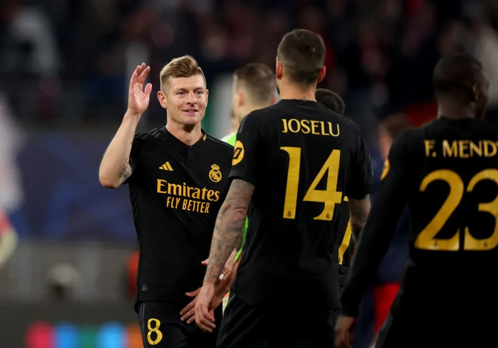 Toni Kroos viene de ser compañero con Joselu en el Real Madrid en la pasada temporada 2023-24. | Foto: Getty Images.