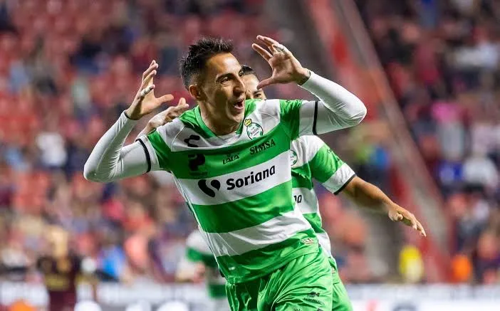 Fue en Santos Laguna de México donde Correa tuvo su campaña más goleadora. ¿Podrá superarla en Colo Colo? | Foto: Archivo.