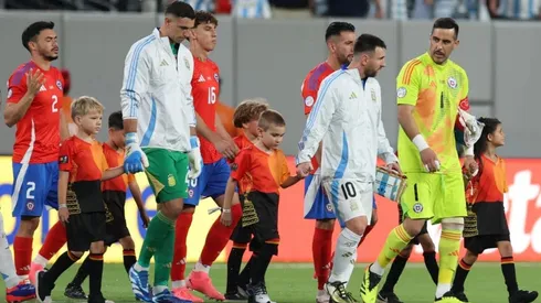 Claudio Bravo habló sobre lo que se dijeron con Messi en la salida del duelo entre Chile y Argentina.
