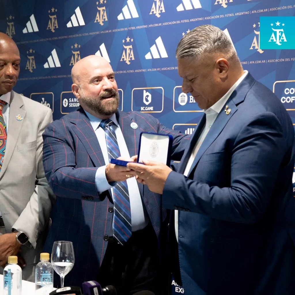 Las llaves de la ciudad y Día de la AFA para Argentina en Miami… (Foto: AFA)