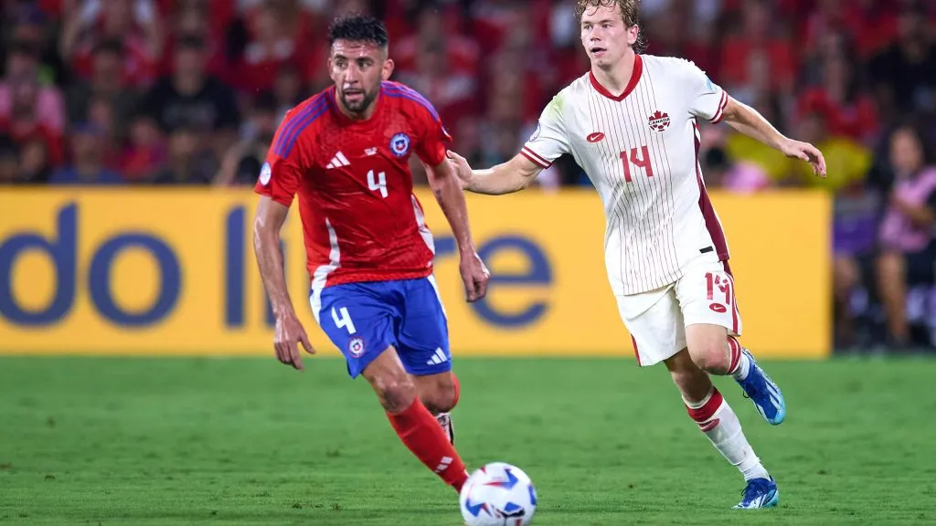 En Colo Colo esperan asegurar el fichaje de Mauricio Isla en las próximas horas.