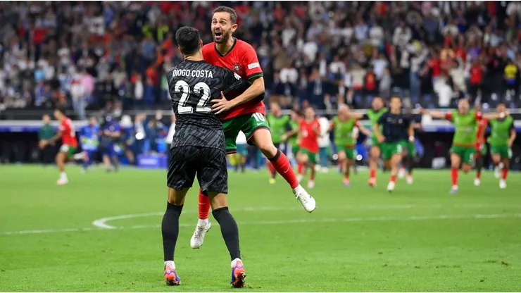 Diogo Costa le dio clasificación a Portugal ante Eslovenia.