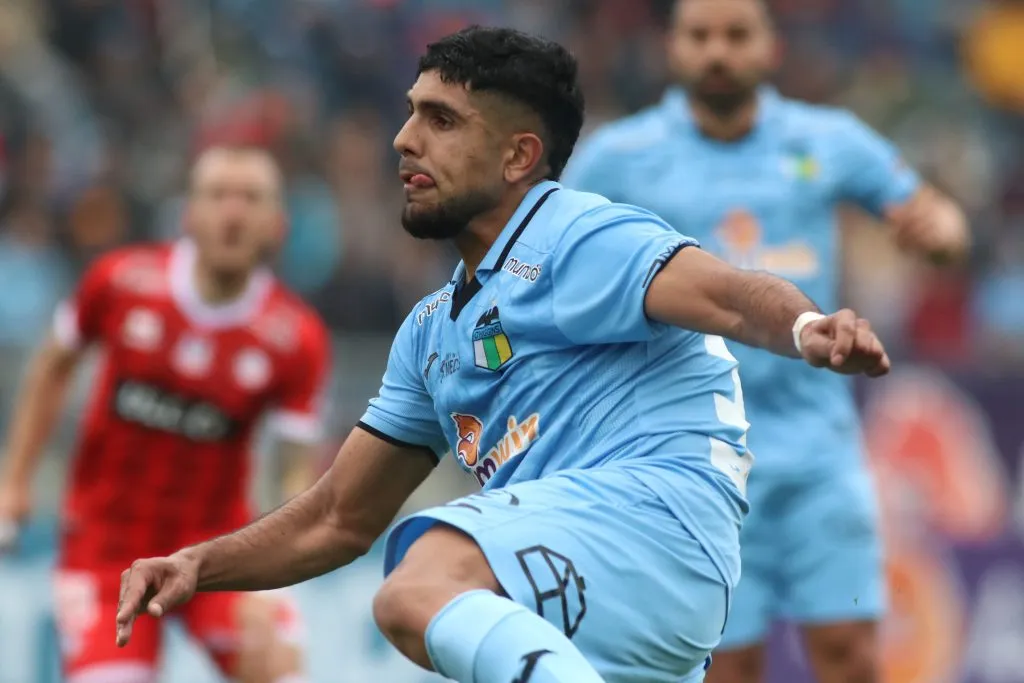 El jugador de O’Higgins será el nuevo lateral izquierdo de la U. Foto: Jorge Loyola/Photosport