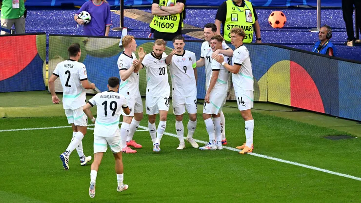Los jugadores de Austria celebran el gol de Marcel Sabitzer ante Países Bajos.
