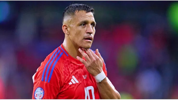 Alexis es uno de los más apuntados por el medio ante la falta de gol de la Roja.