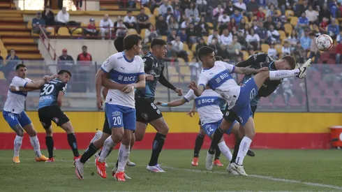 Jugador de Universidad Católica le rindió homenaje a Juan Izquierdo.