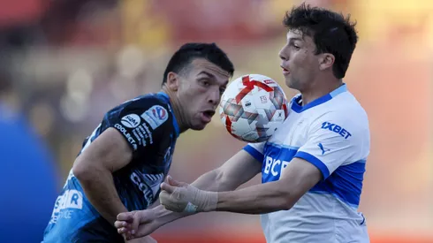 Futbol, Universidad Catolica vs Deportes Iquique. Fecha 23, campeonato Nacional 2024. El jugador de Universidad Catolica Gonzalo Tapia, derecha , disputa el balon con Matias Blazquez de Deportes Iquique durante el partido de primera division realizado en el estadio Santa Laura de Santiago, Chile. 31/08/2024 Andres Pina/Photosport Football, Universidad Catolica vs Deportes Iquique. 23rd turn, 2024 National Championship. Universidad Catolica's player Gonzalo Tapia, right, vies for the ball against Matias Blazquez of Deportes Iquique during a first division match at the Santa Laura stadium in Santiago, Chile. 31/08/2024 Andres Pina/Photosport