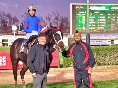Vidal y Gil celebran en la hípica con el caballo “Con Compañía”