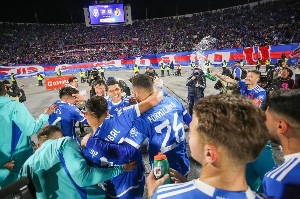 La U le saca otra pequeña ventaja a Colo Colo en la lucha por el título: la regla sub 21.