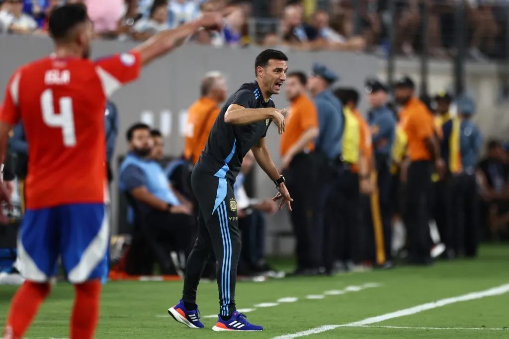 Lionel Scaloni medita el reemplazar a dos lesionados en Argentina para los partidos contra Chile. Foto: Getty Images.