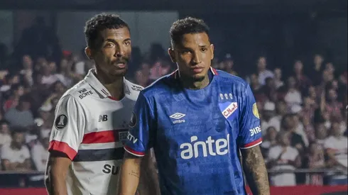 Juan Izquierdo jugando por Nacional en la Copa Libertadores.