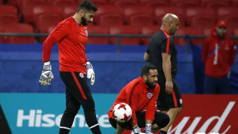 Johnny Herrera levantó una polémica tras el retiro de Claudio Bravo.