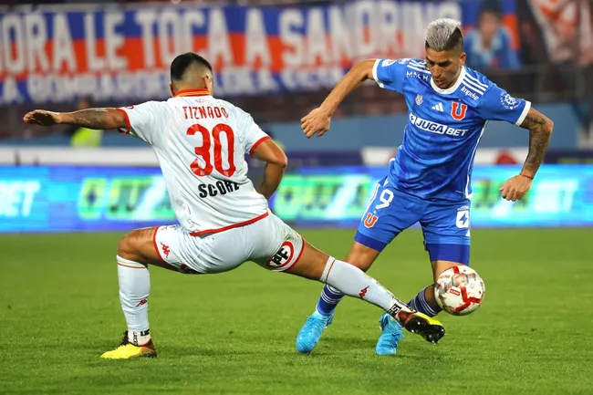 A pesar de ser figura ante Unión Española, para Pato Yáñez lo de Leandro Fernández en la U es preocupante. Foto: Photosport.