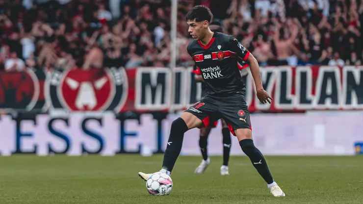 Darío Osorio es alabado en Dinamarca.