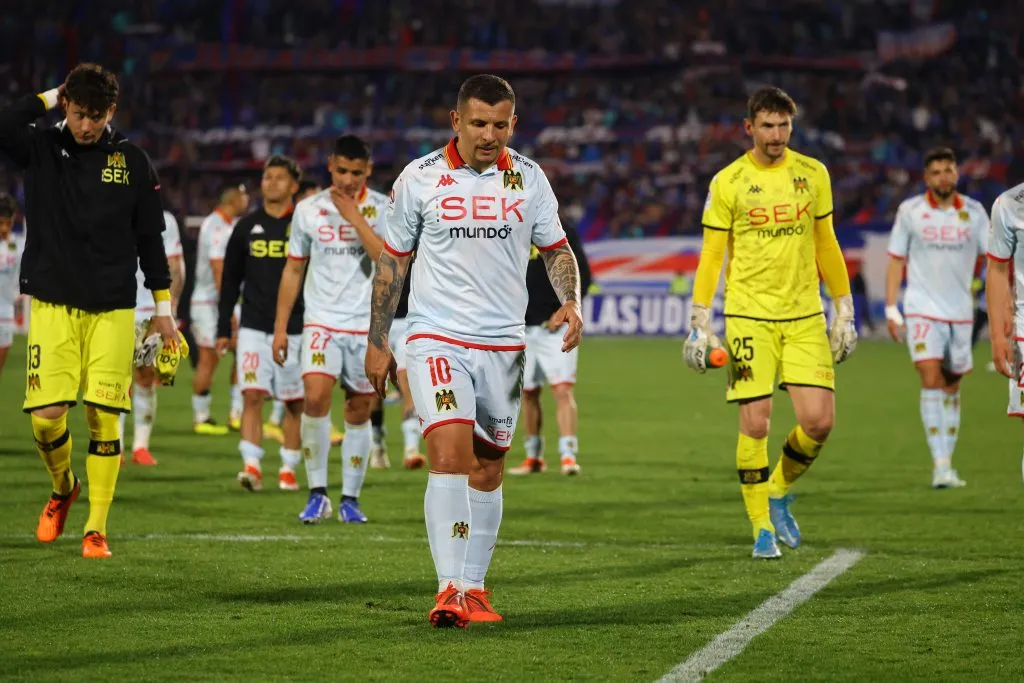 Emiliano Vecchio sufre con Unión Española. Foto: Marcelo Hernandez/Photosport