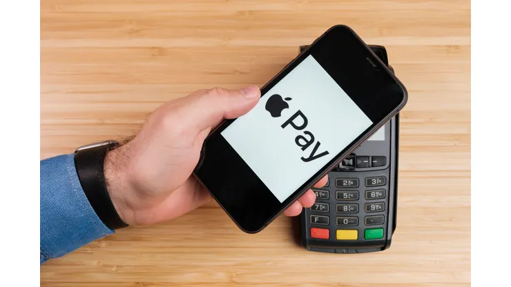 Pago con Apple Pay- Foto retirada de Alamy Stock Photo- Volodymyr Kalyniuk