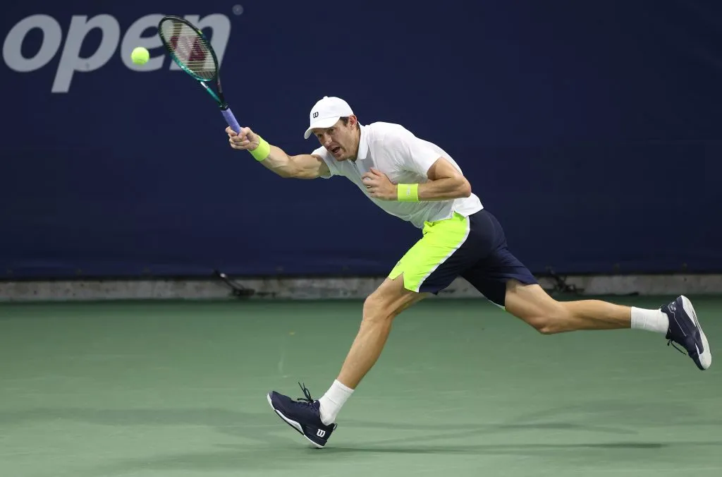 Nicolás Jarry se despide del singles del US Open, pero sigue vivo en el dobles. Foto: Getty Images.