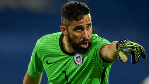 Claudio Bravo ya analiza sus próximos pasos tras el retiro del fútbol.