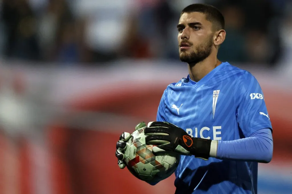 Thomas Gillier en acción por la Universidad Católica. (Andres Pina/Photosport).