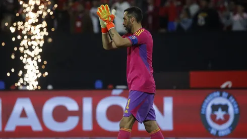 Claudio Bravo anunció su retiro del fútbol.