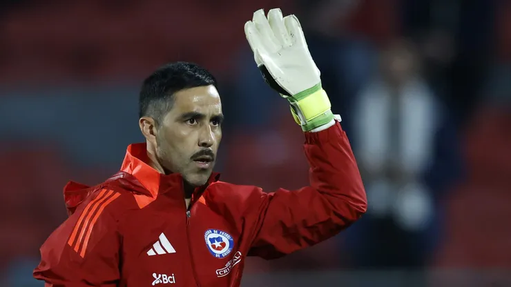 Claudio Bravo se retiró con la selección chilena.