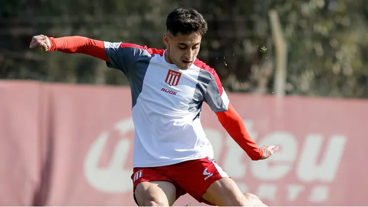 Javier Altamirano debe seguir esperando para volver a las canchas.