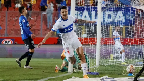 Fernando Zampedri alcanzó los 116 goles con Católica y está a dos de Rodrigo Barrera.