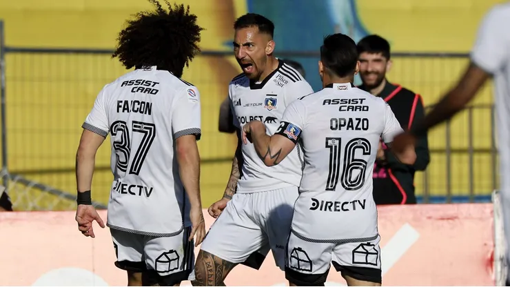 Javier Correa le da un triunfo de oro a Colo Colo ante Everton.