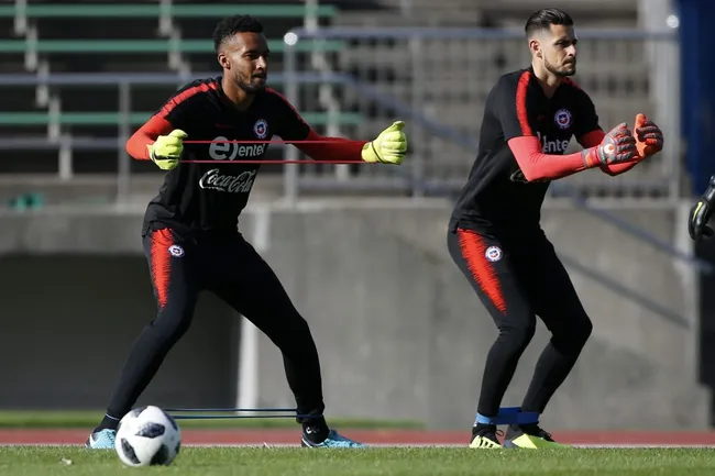Lawrence Vigouroux volverá a compartir con Gabriel Arias en la Roja. (Andres Pina/Photosport).