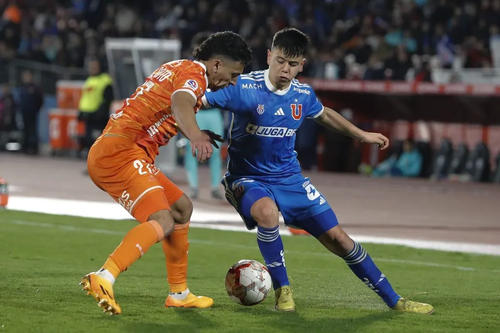 Ignacio Vásquez reemplazo a Leandro Fernández en U de Chile. Foto: Felipe Zanca/Photosport