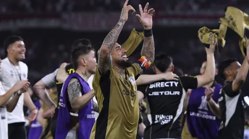 Arturo Vidal calentó con todo el cruce entre Colo Colo y River Plate en Copa Libertadores.