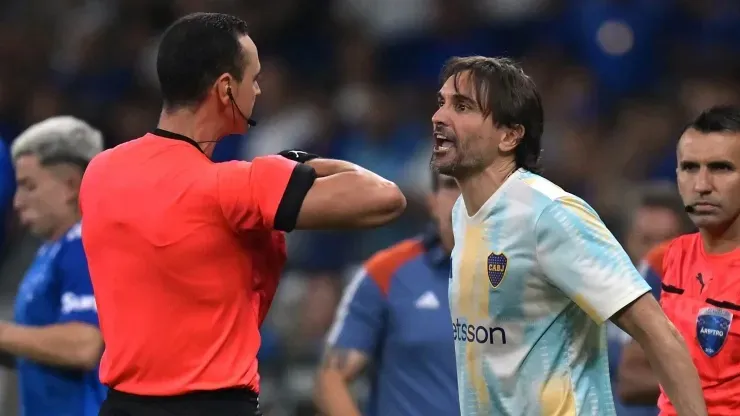 La rabia de Diego Martínez con el árbitro Wilmar Roldán