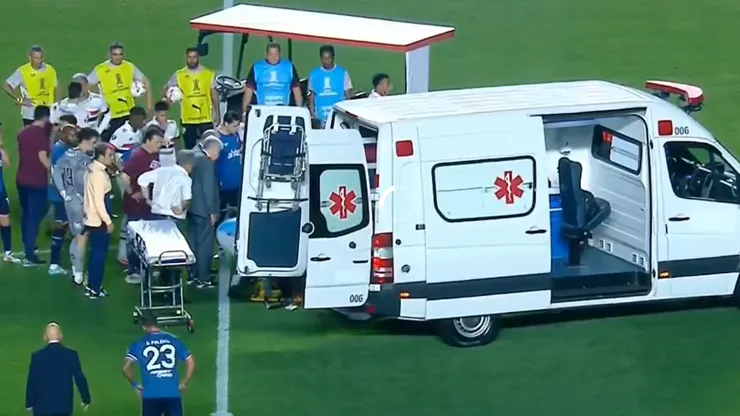 Juan Izquierdo preocupó a todos por su desplome en el estadio Morumbí.