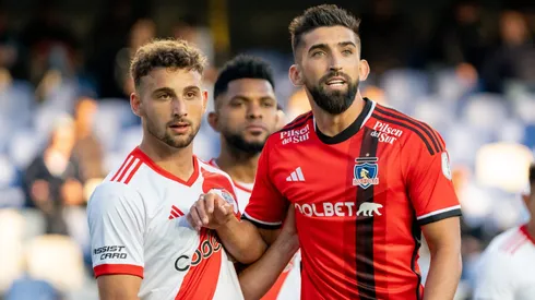 Emiliano Amor ante Sebastián Boselli en un amistoso entre Colo Colo y River Plate.