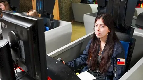 Estudiante chilena se prepara para ser la primera astronauta de Chile
