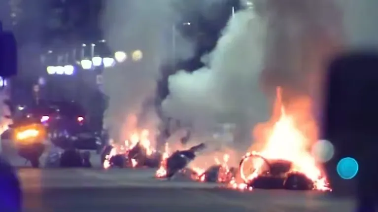 Los hinchas de Colo Colo incluso generaron desmanes en Puerto Madero en la previa de enfrentar a Boca Juniors. | Foto: Captura.