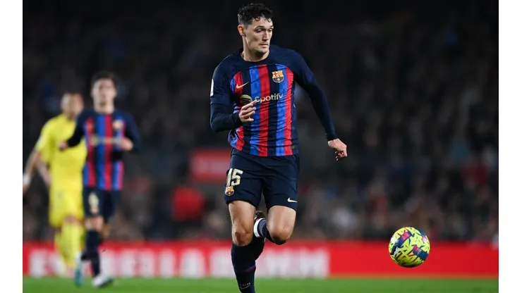 Barcelona visita a Almería por la Liga de España.